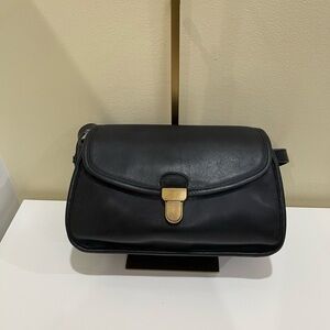 Vintage Coach Gilford